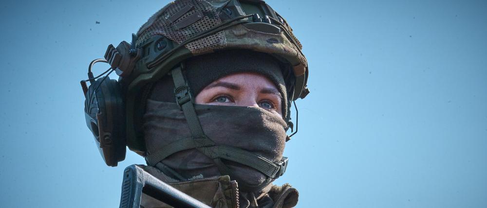 Kämpfen, retten, verändern: Die stille Kraft der ukrainischen Frauen im Krieg